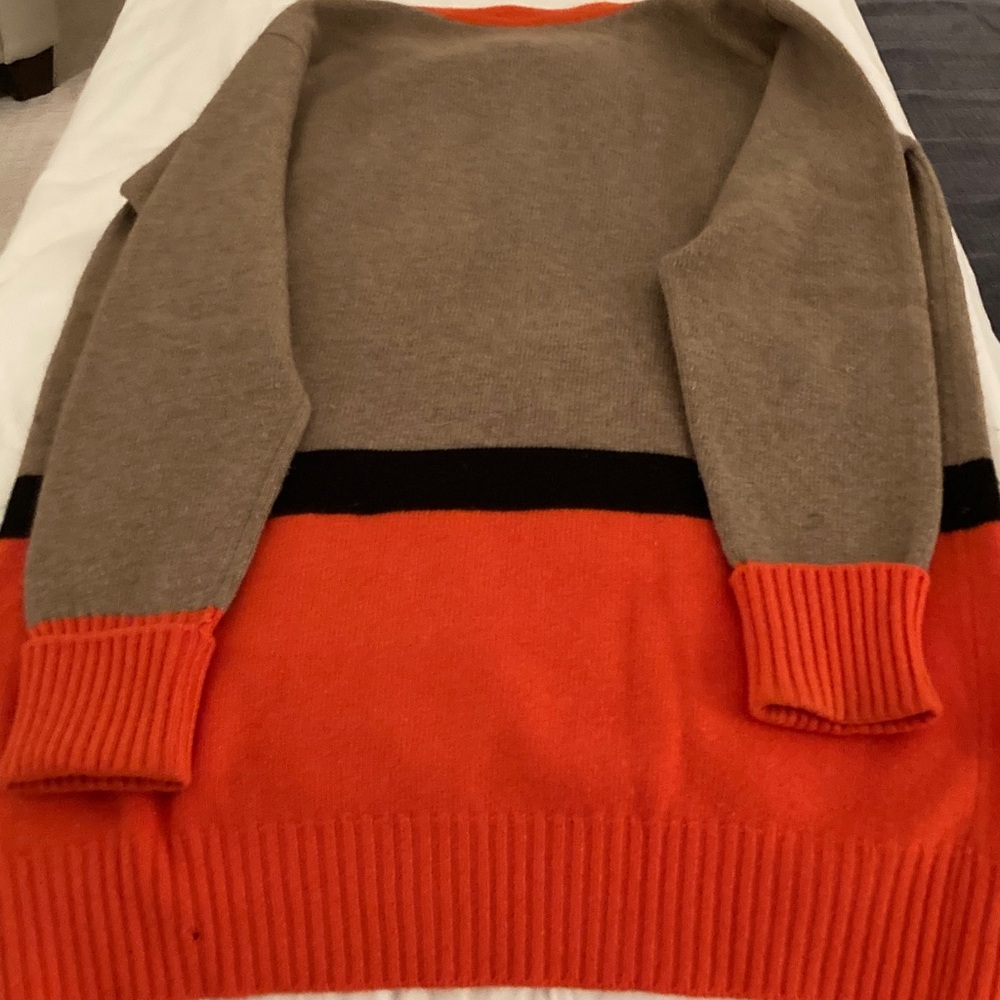 CHANEL Vintage Lush Cashmere Women's Tan and Orange Sweater; Ladies size Medium - Picture 14 of 16